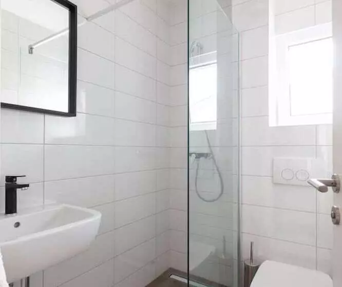 Subtub Hostel Makarska