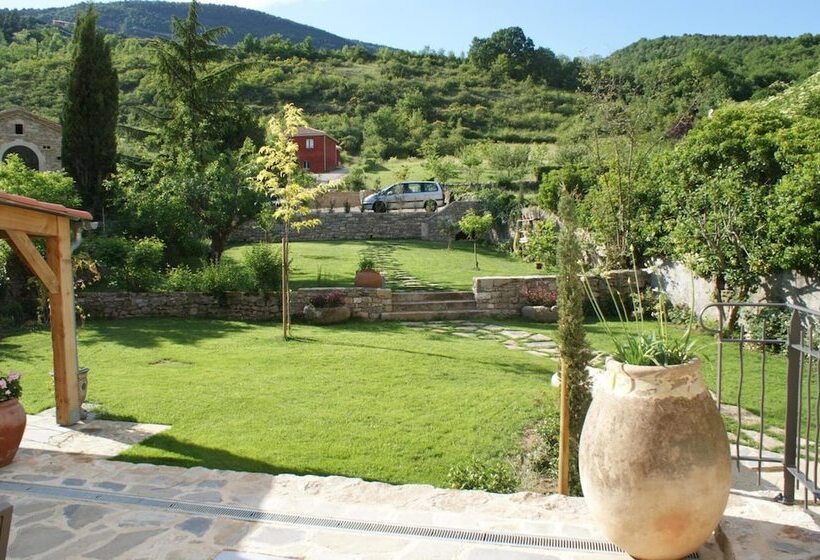 مبيت وإفطار Les Frejals