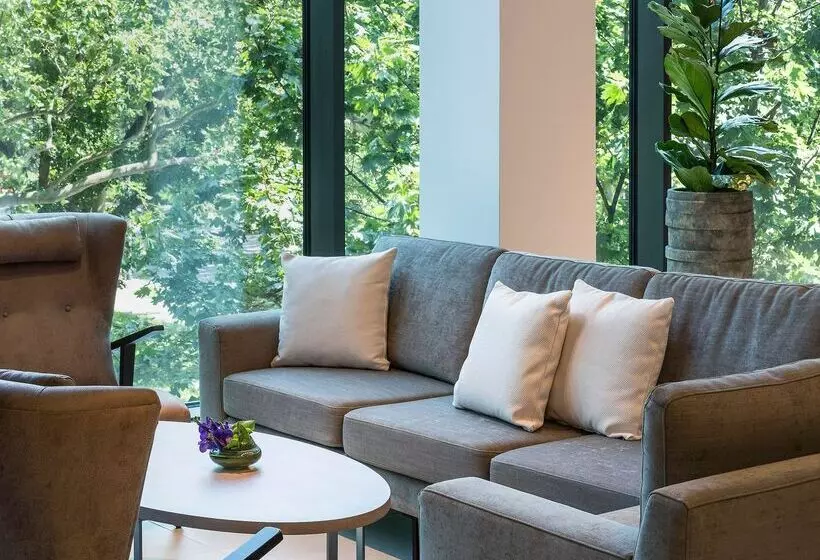 ホテル Meliá Frankfurt City