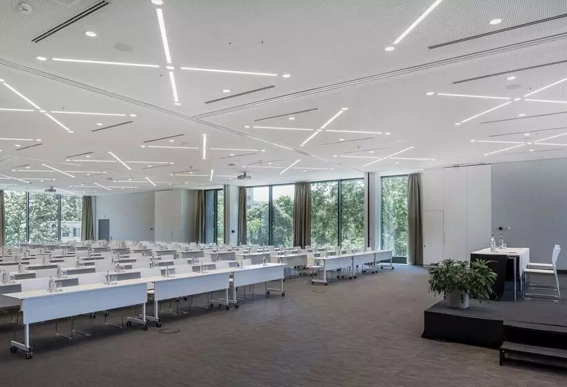 ホテル Meliá Frankfurt City