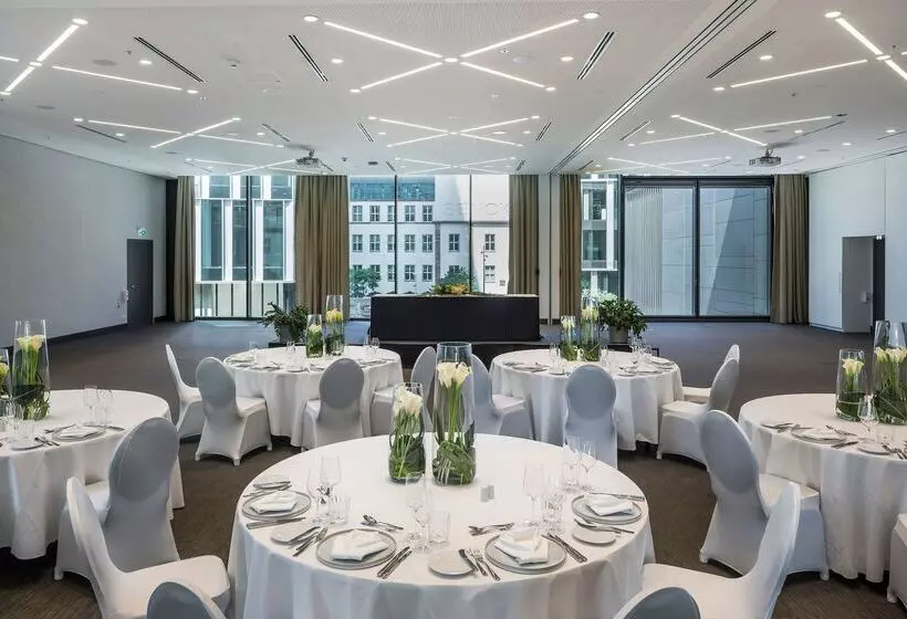 ホテル Meliá Frankfurt City