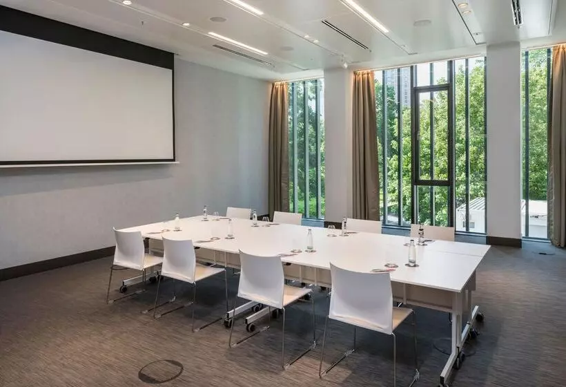 ホテル Meliá Frankfurt City