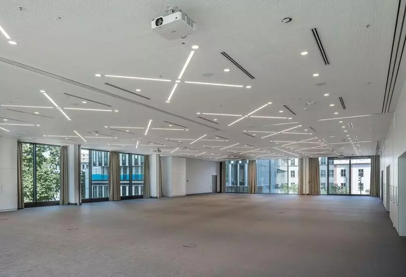 ホテル Meliá Frankfurt City