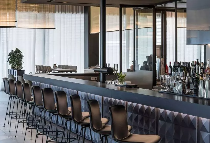 ホテル Meliá Frankfurt City