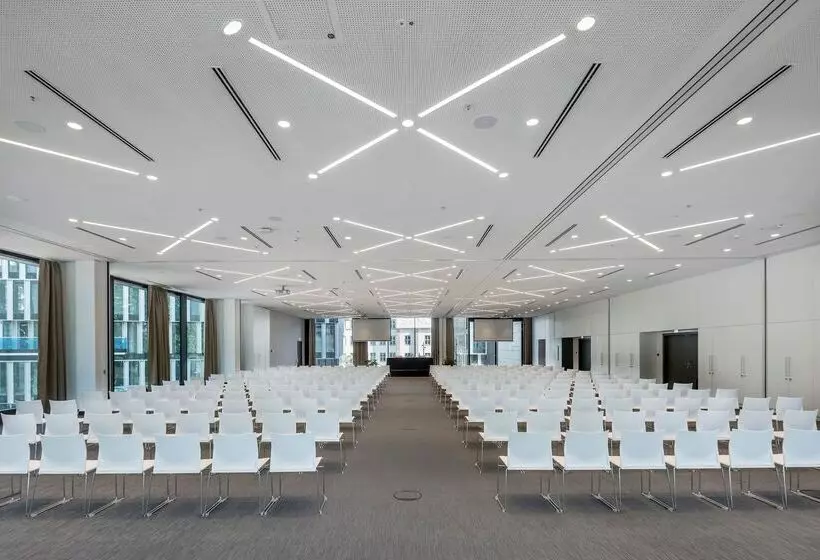 ホテル Meliá Frankfurt City