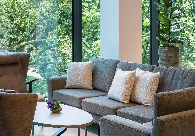 ホテル Meliá Frankfurt City