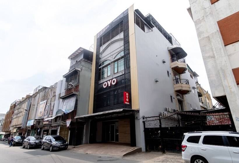 בית מלון כפרי Oyo 3159 Festive Inn