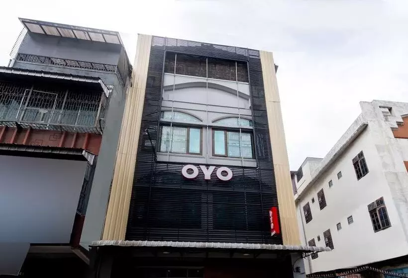 ホテル Oyo 3159 Festive Inn