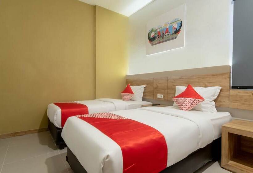 בית מלון כפרי Oyo 3159 Festive Inn