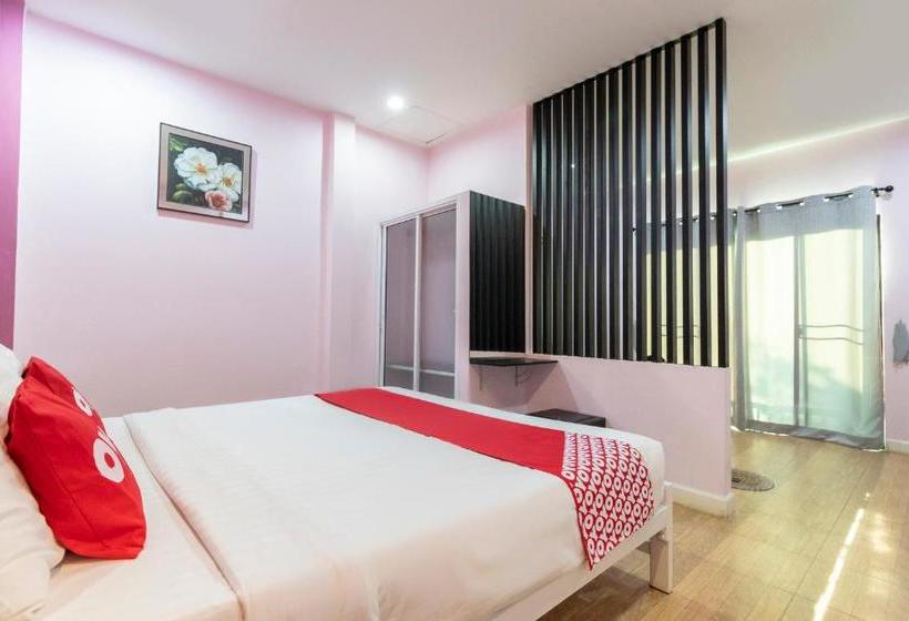 호텔 Oyo 798 Reurn Mareena Resort