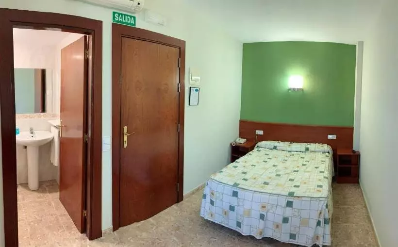 پانسیون Hostal Area 99