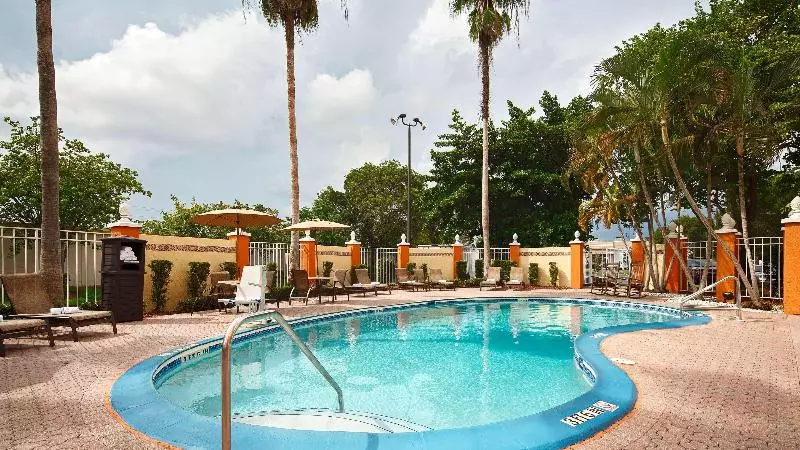 هتل Best Western Fort Myers Inn And Suites