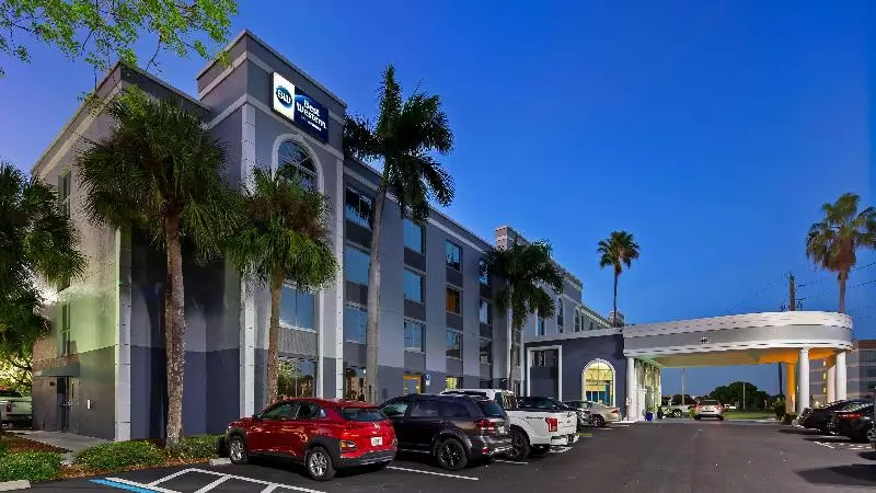 هتل Best Western Fort Myers Inn And Suites