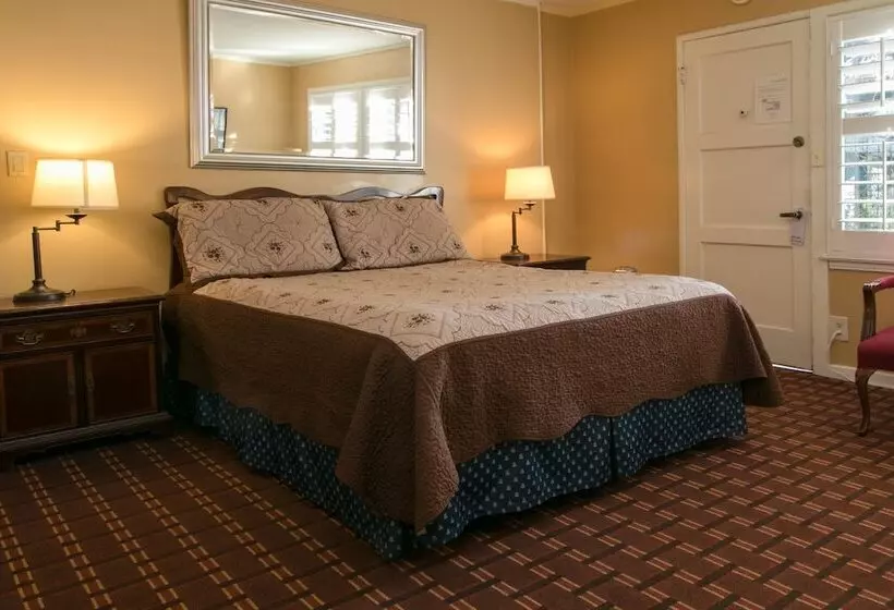 هتل Carmel Wayfarer Inn