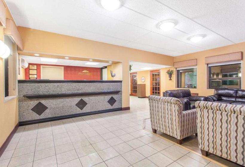 Hotel Howard Johnson By Wyndham Suffern