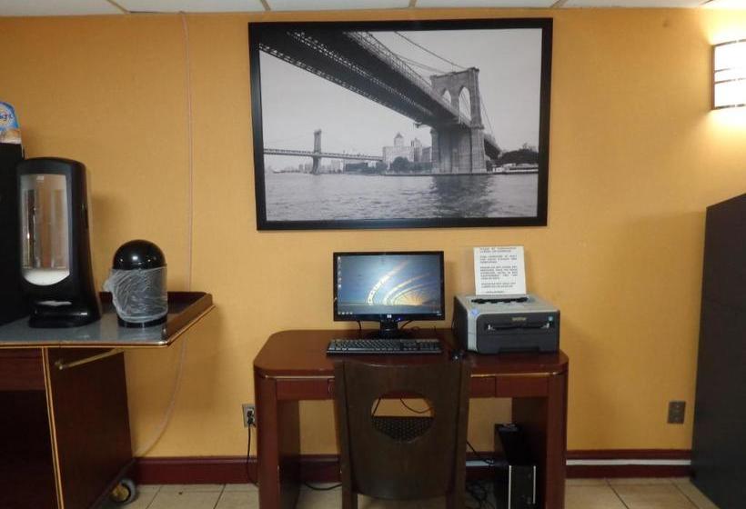 Hotel Howard Johnson By Wyndham Suffern