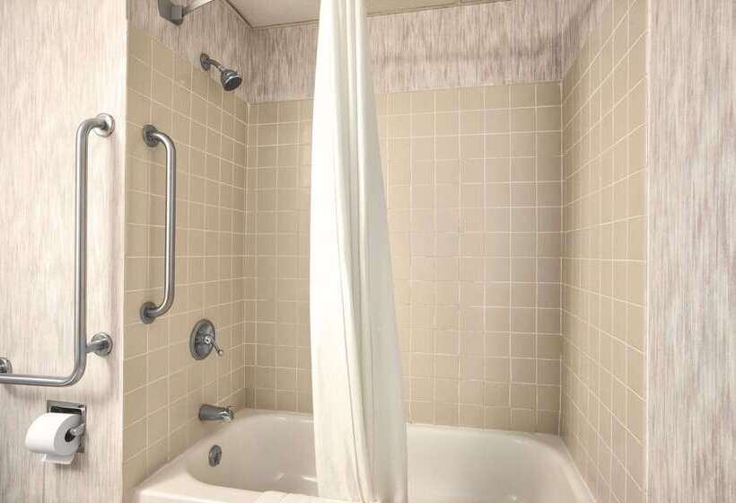 فندق Quality Inn