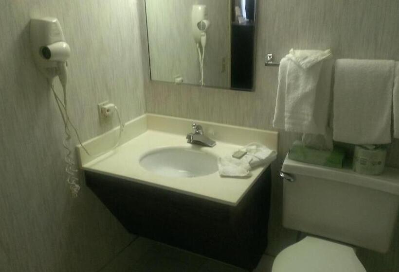 فندق Quality Inn