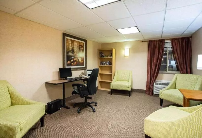 هتل Travelodge By Wyndham Colorado Springs Airport/peterson Afb