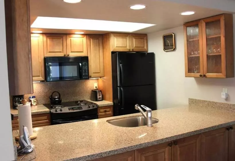 Отель Vail International Condominiums