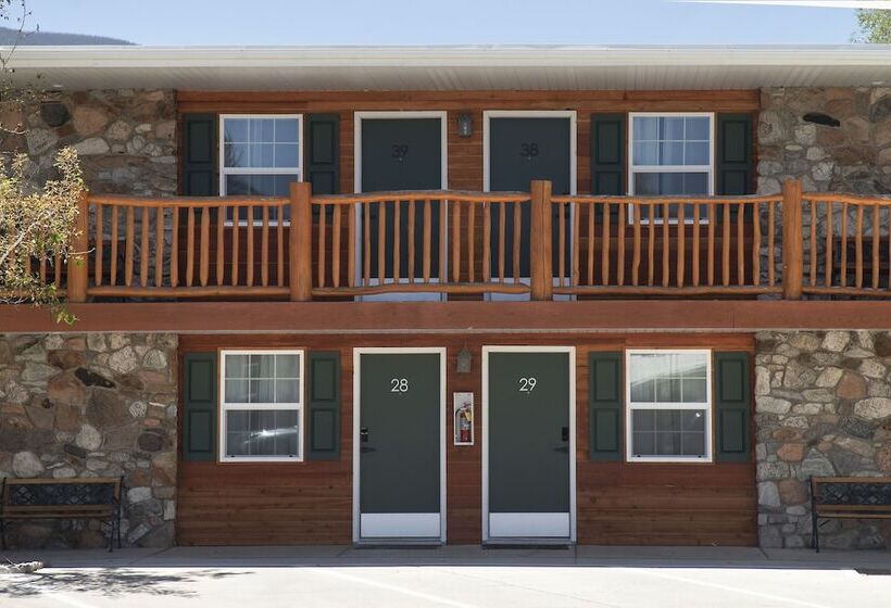 فندق على الطريق Silver Ridge Lodge