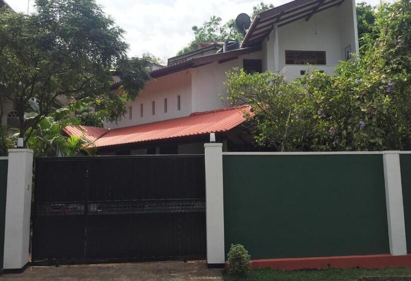 펜션 Diwanka Villa