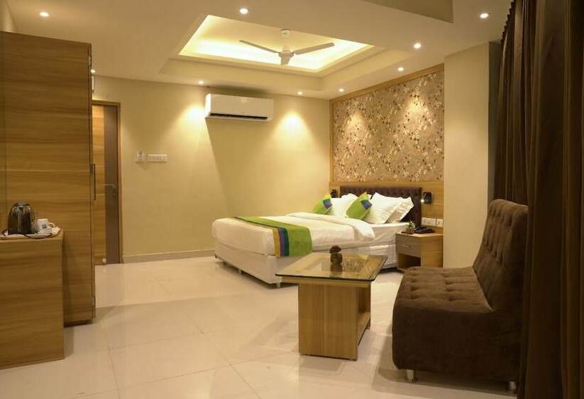 Отель Capital House