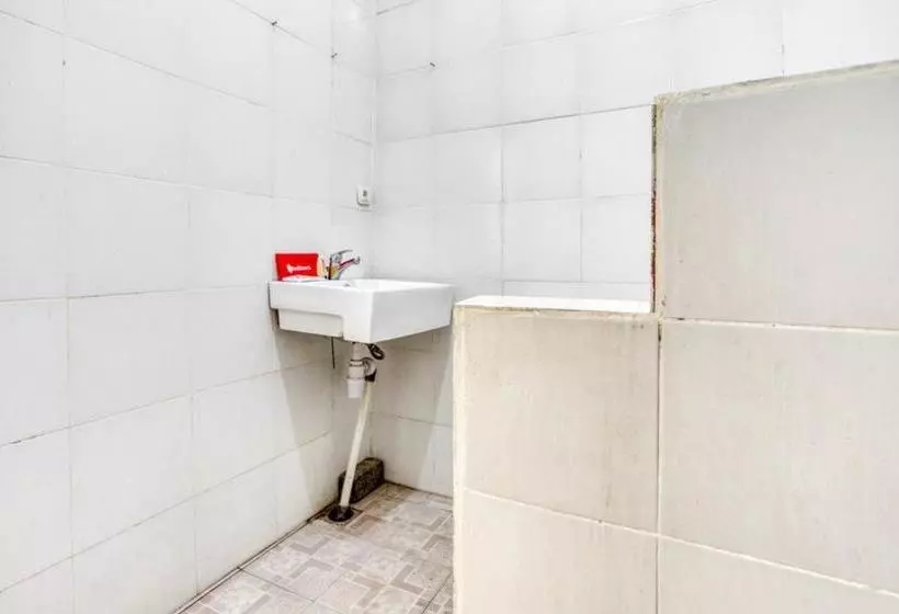 پانسیون Reddoorz @ Jaya Giri Renon