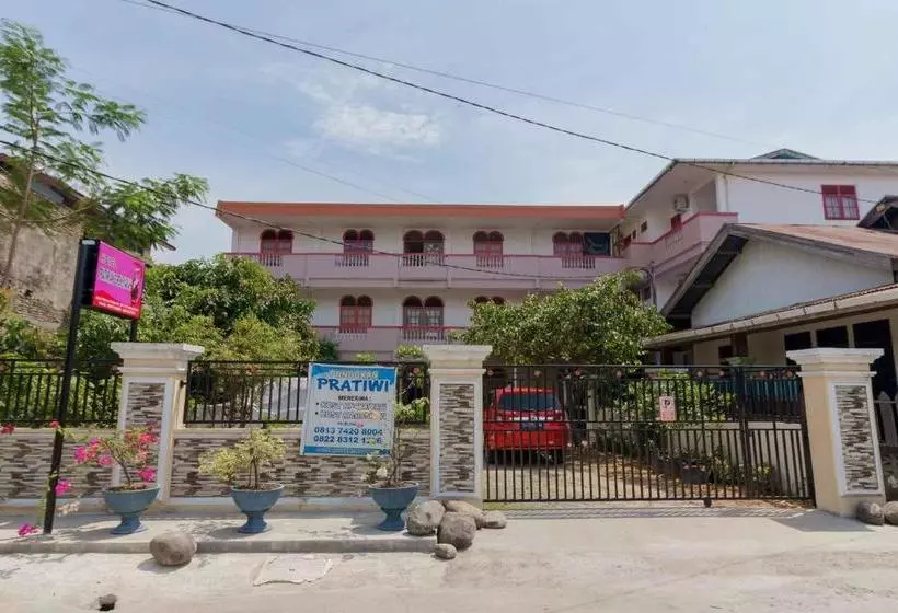 ペンション Reddoorz Syariah Near Plaza Andalas Padang