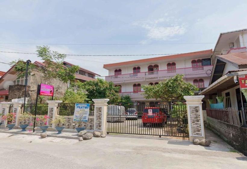 Pansiyon Reddoorz Syariah Near Plaza Andalas Padang