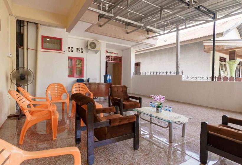 Pansiyon Reddoorz Syariah Near Plaza Andalas Padang