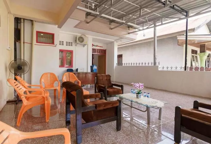 ペンション Reddoorz Syariah Near Plaza Andalas Padang