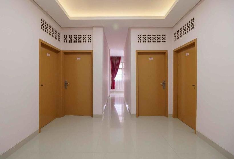 Pansiyon Reddoorz Syariah Near Plaza Andalas Padang