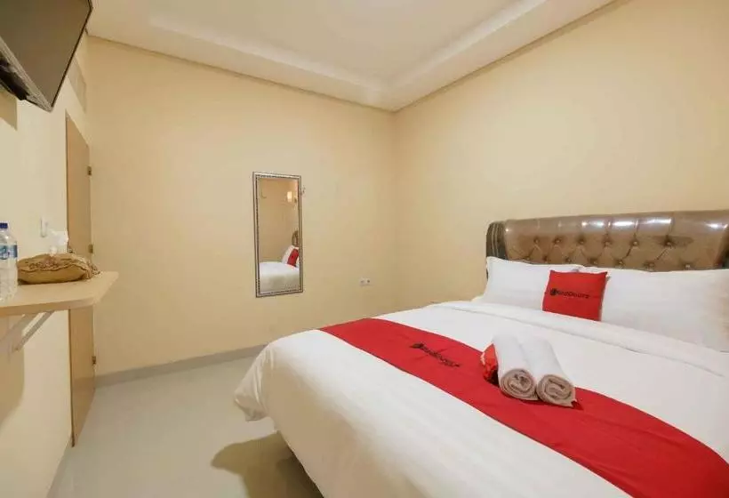 ペンション Reddoorz Syariah Near Plaza Andalas Padang