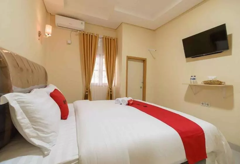 ペンション Reddoorz Syariah Near Plaza Andalas Padang