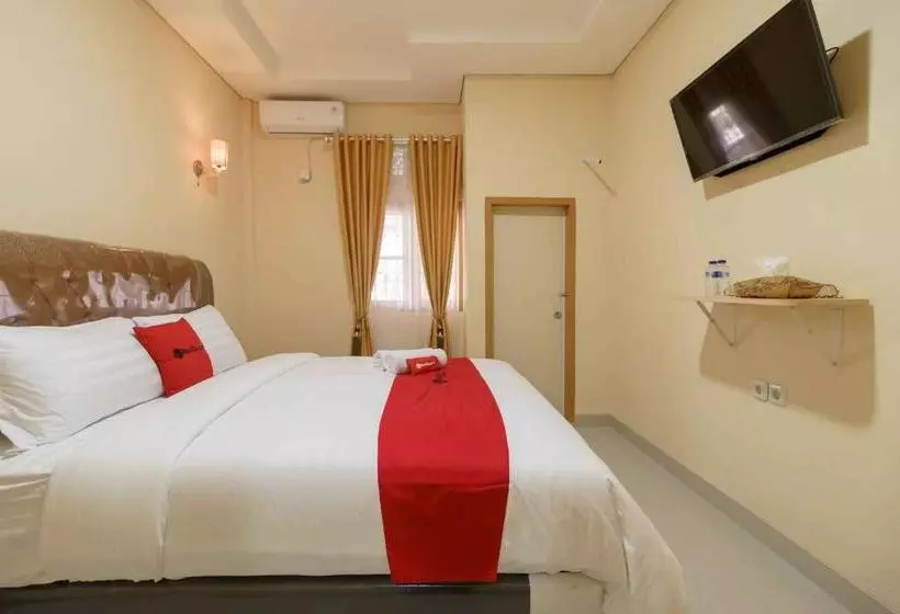ペンション Reddoorz Syariah Near Plaza Andalas Padang