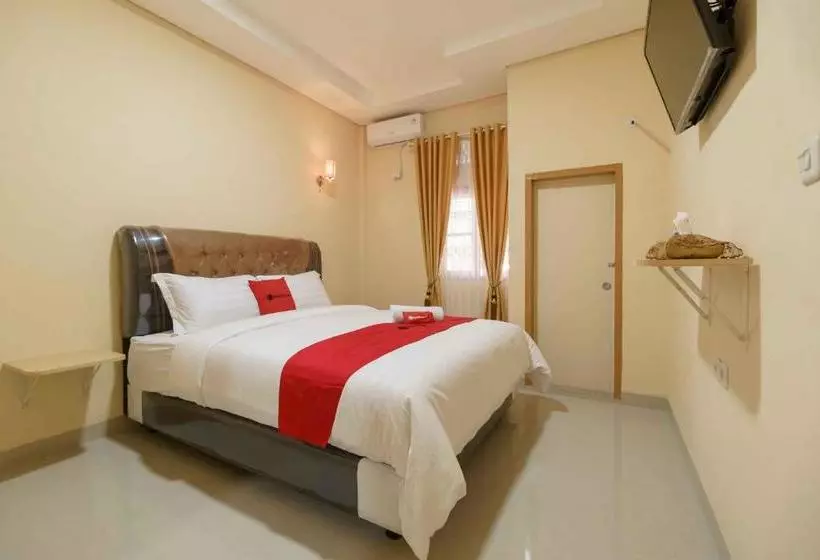 ペンション Reddoorz Syariah Near Plaza Andalas Padang