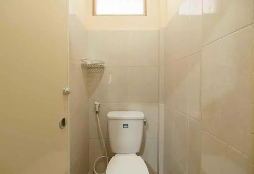 ペンション Reddoorz Syariah Near Plaza Andalas Padang