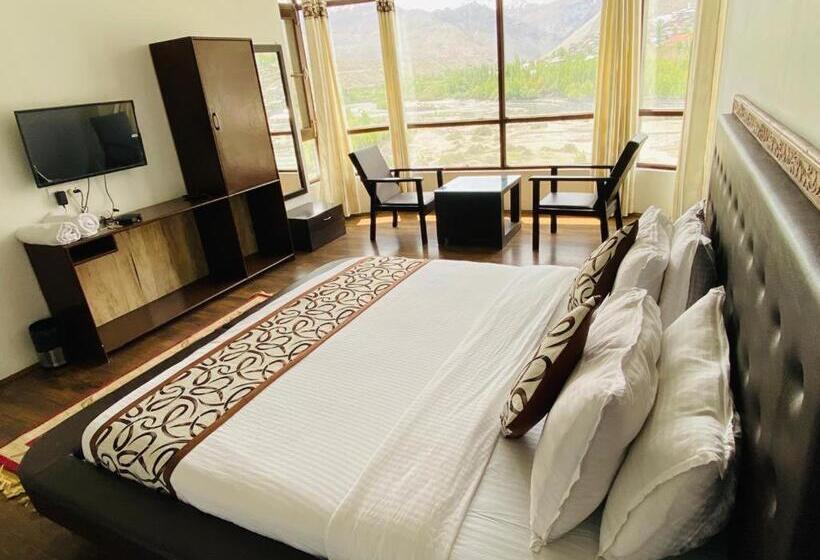 فندق The White Castle Kargil