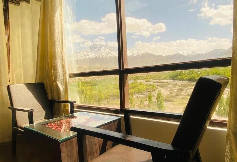 فندق The White Castle Kargil