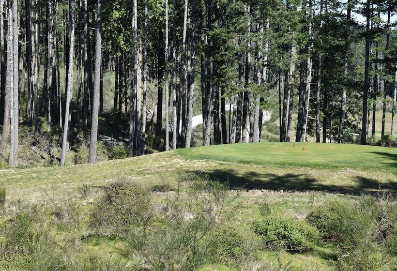 Fairways Hotel On The Mountain