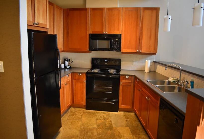 Fairways Hotel On The Mountain