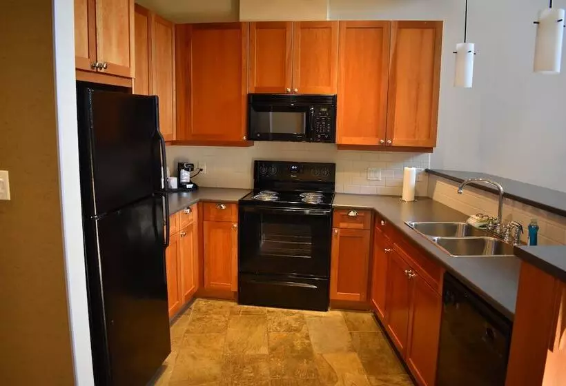 Fairways Hotel On The Mountain