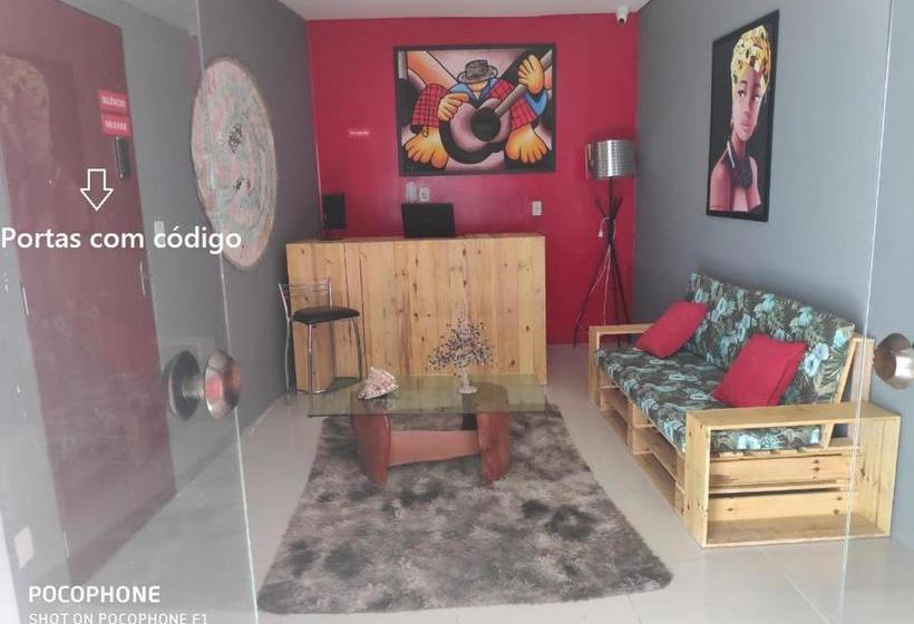 Le Chat Qui Peche Hostel A 150 Metros Da Praia De Pajucara