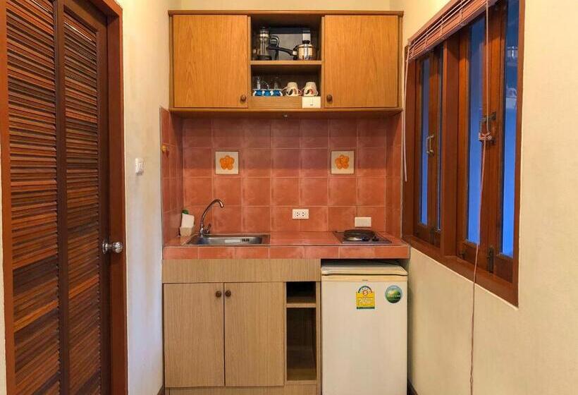 בית מלון כפרי Ginis Beach Resort