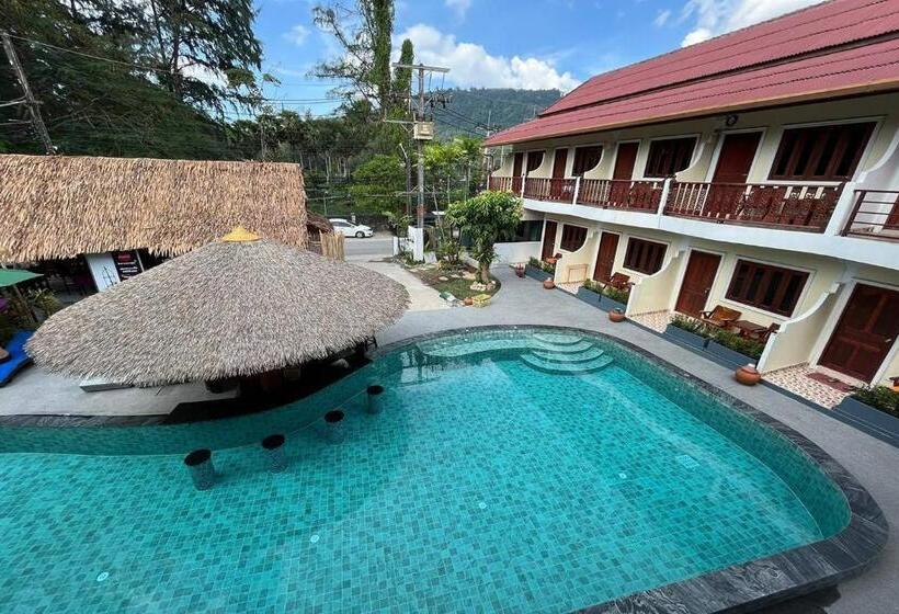 בית מלון כפרי Ginis Beach Resort