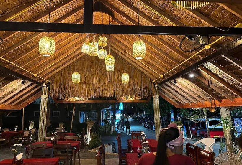 בית מלון כפרי Ginis Beach Resort