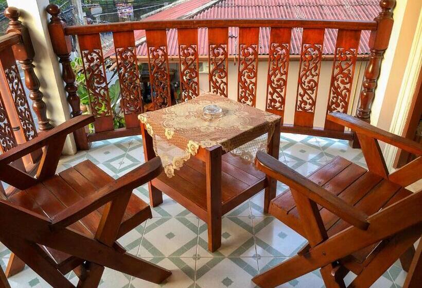 בית מלון כפרי Ginis Beach Resort