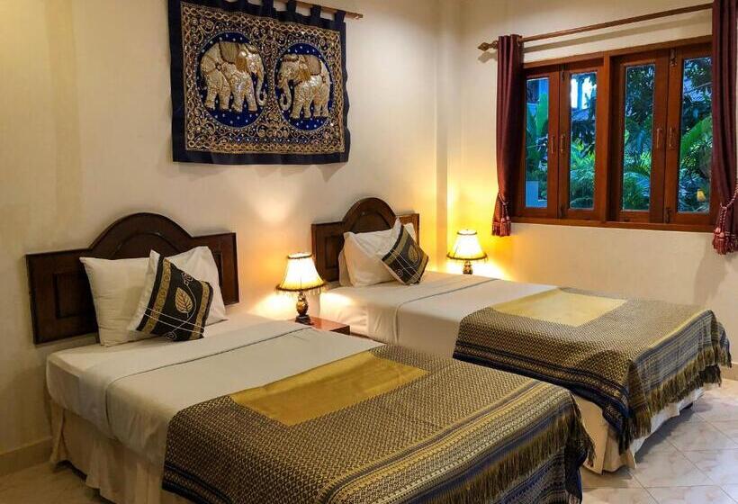 בית מלון כפרי Ginis Beach Resort