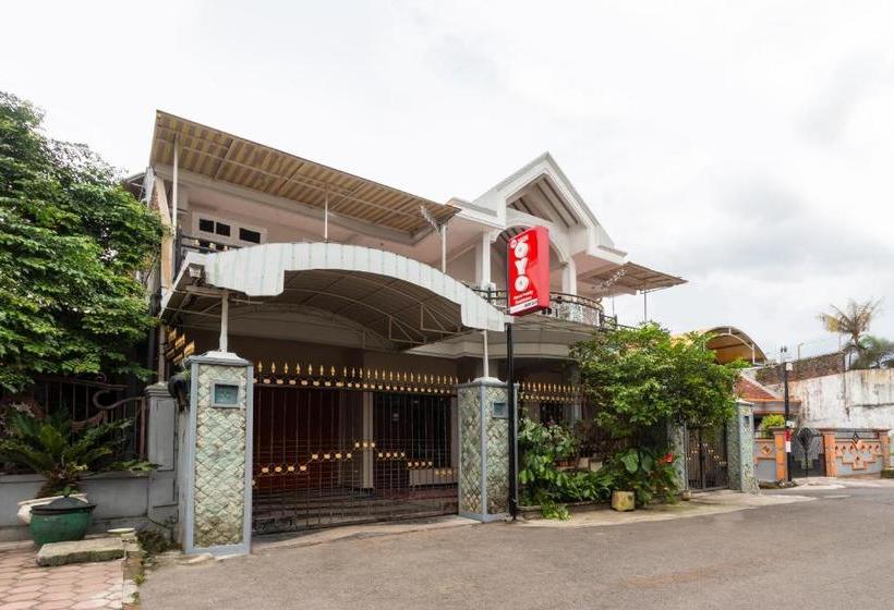 Отель Oyo 3026 Nurul Family Residence